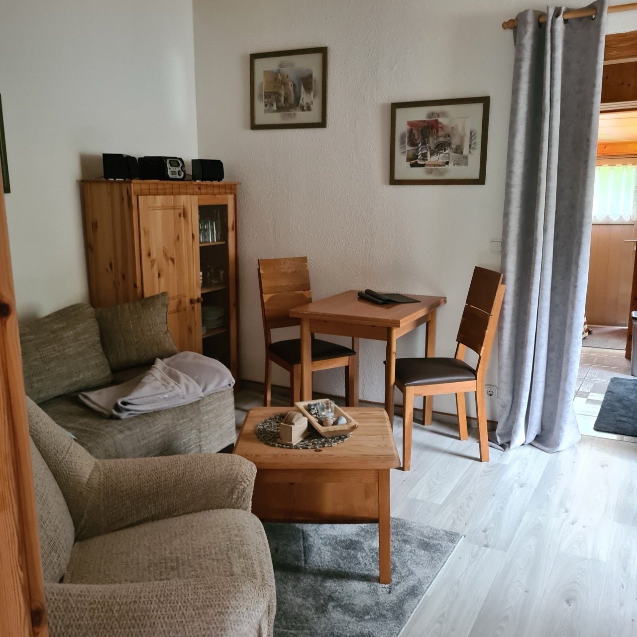 /images/a/d/0/a/8/ad0a8349b4446b1aa0665b8cf90896151f6f9e1f-wohnzimmer.jpeg